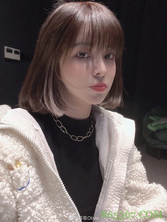 斗鱼女神主播《苏恩》直播「走光」流出！禁播３月回归！