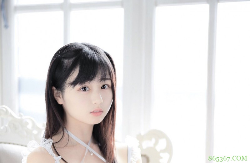 稚气美颜樱花妹《くりえみ》无邪脸蛋暗藏魅惑人心好身材！