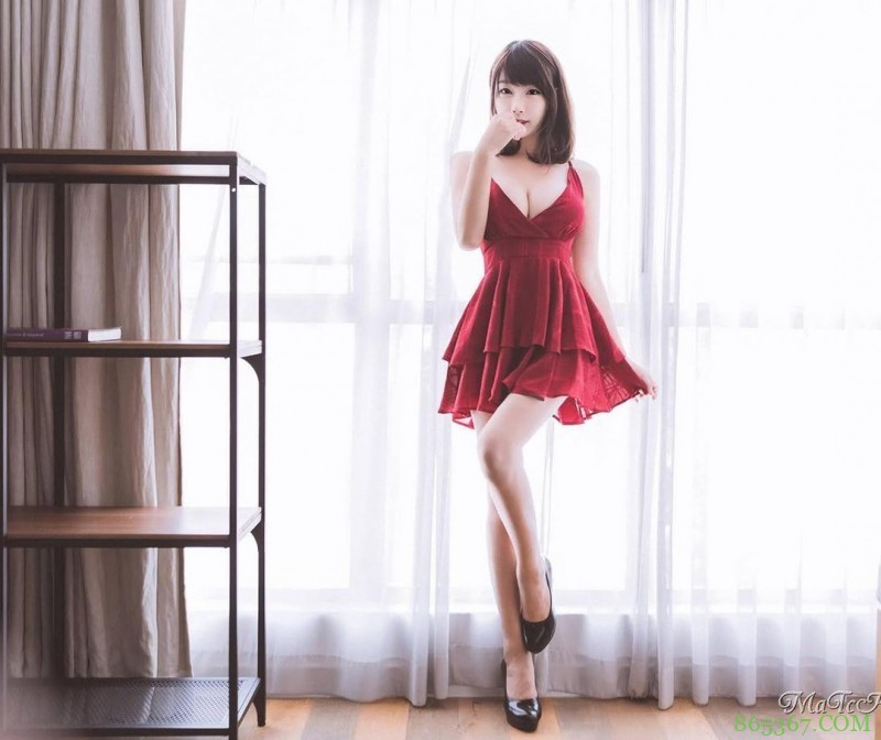 神正刺青师!「Zoe So」介于清新和美艳之间,惹火身材让好多人慕名而来!