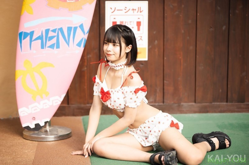 短发萝莉《宫崎あみさ》萌萌大眼身穿制服原来是偶像!