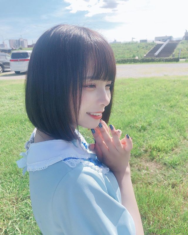 短发萝莉《宫崎あみさ》萌萌大眼身穿制服原来是偶像!