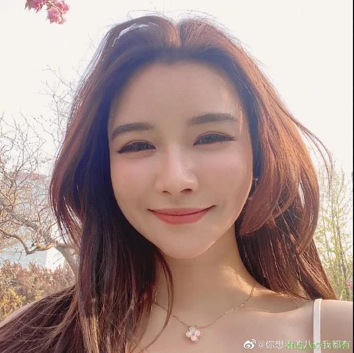 千万粉丝网红【穆雅斓】直播忘开滤镜，照片七仙女，真人天蓬元帅