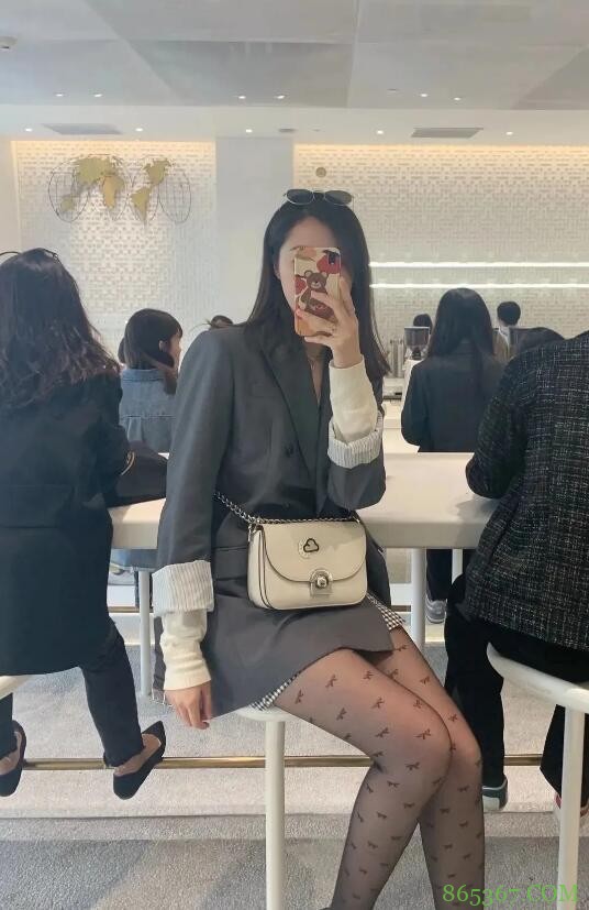 名媛风字母丝袜,到底是怎么走红的?的图片 第2张 名媛风字母丝袜,到底是怎么走红的?