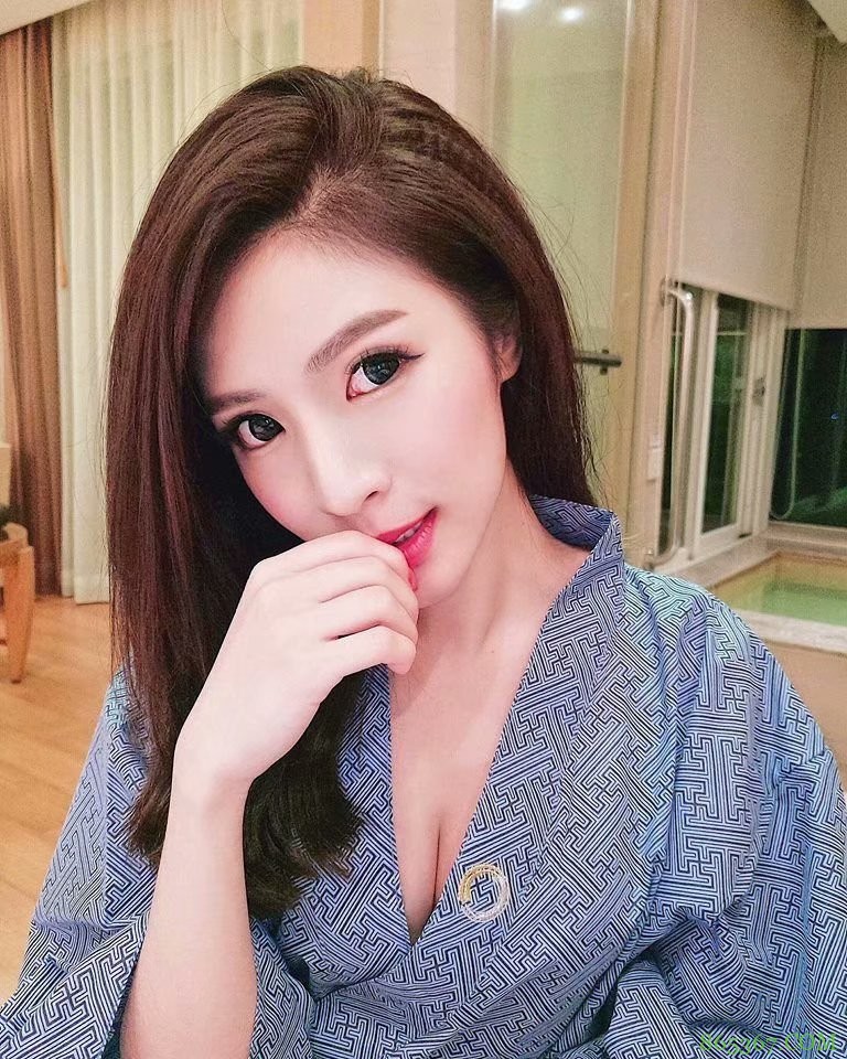 超胸正妹泡温泉 浴衣的诱惑令人无限遐想