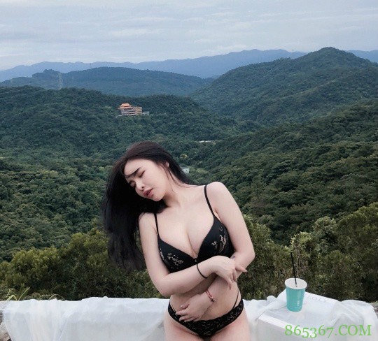 性感辣妹陈大雨 穿着丁字裤路上行走大胆豪放