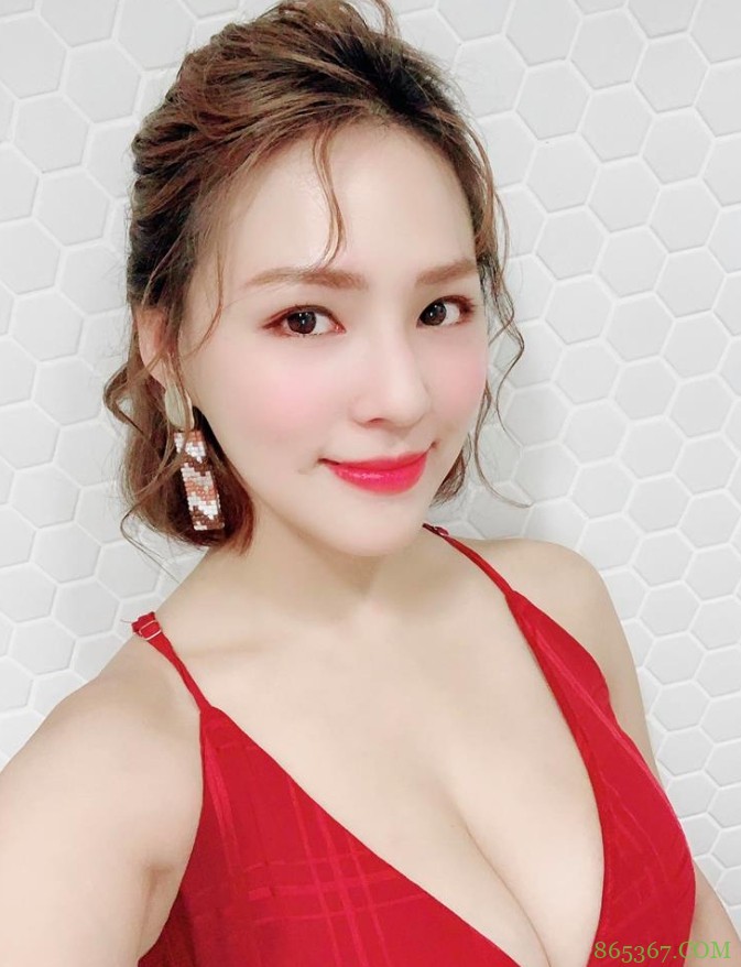 台湾女星游日本挨轰卖肉 “E奶拼G奶”网友充血:骂完还要看10遍