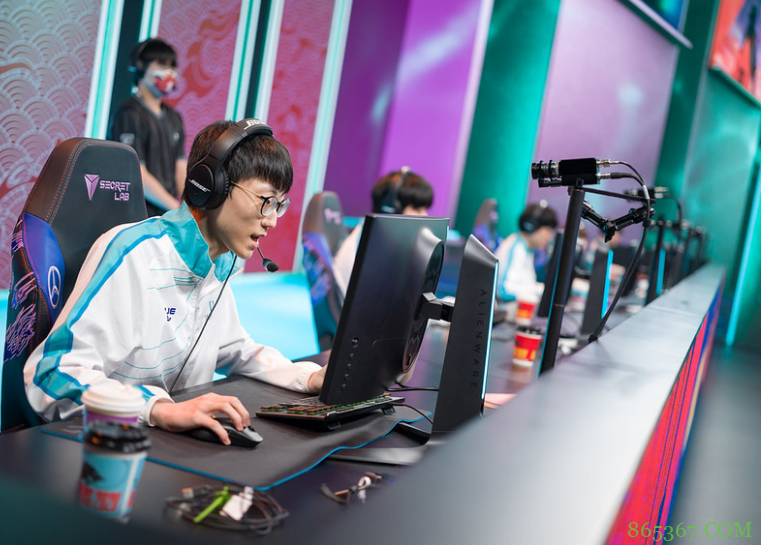 《英雄联盟》世界大赛DWG晋级总决赛 3-1击败G2成功为去年报仇