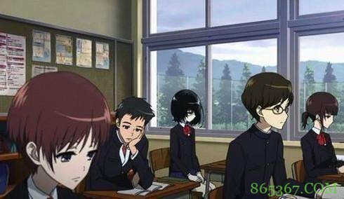 为啥不少动漫里,主角都坐后排靠窗的位置?其实背后还有些学问