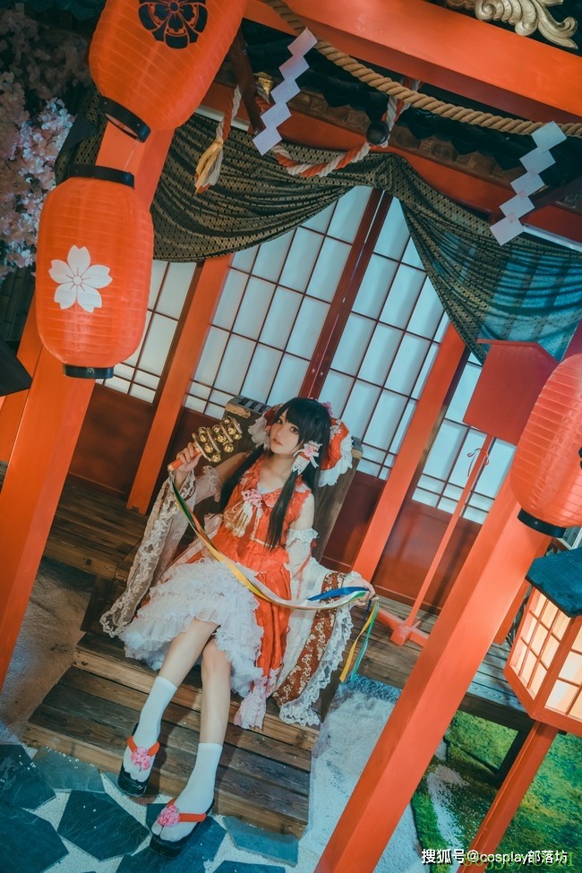 cos：东方project博丽灵梦cos正片@元素