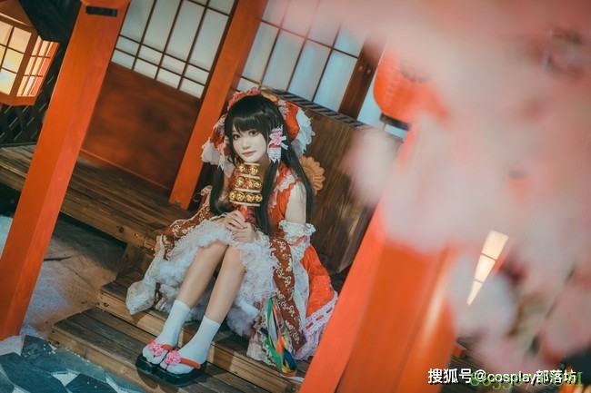 cos：东方project博丽灵梦cos正片@元素