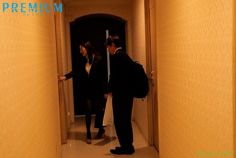 真香…与巨乳前辈“Julia”旅馆睡一晚!性器超契合“啪啪到天亮”不戴套!