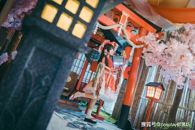 cos：东方project博丽灵梦cos正片@元素