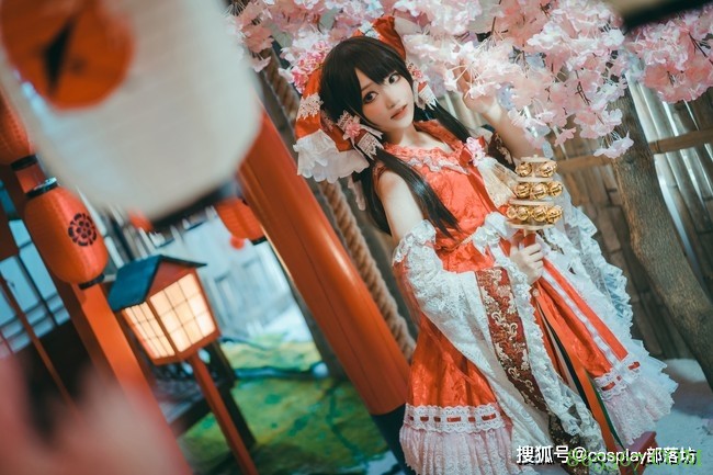 cos：东方project博丽灵梦cos正片@元素