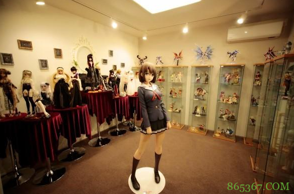 日本厂商推出御坂美琴等身亚克力立牌，单个售价198000日元