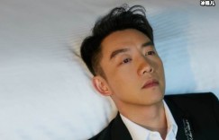 【众鑫娱乐】郑恺苗苗全身结婚照流出，女方手拿气球挡肚子真的有好消息了？