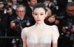 【众鑫娱乐】奚梦瑶嫁给何猷君的第一个生日，夫妻俩一起切蛋糕十分恩爱