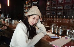 【众鑫娱乐】「隱乳系正妹」內藏一對可愛圓乳，飽滿渾圓+逆天長腿讓人又驚又喜！