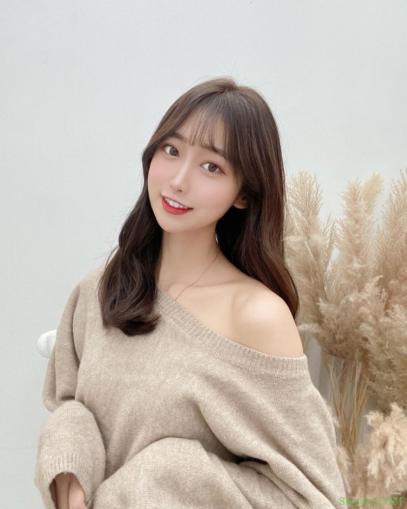 公园散步出没天菜正妹「Yuna元元」,甜甜一笑就让人心动!