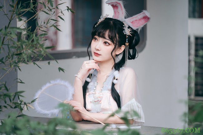 Lolita:坠落在人间的小兔子