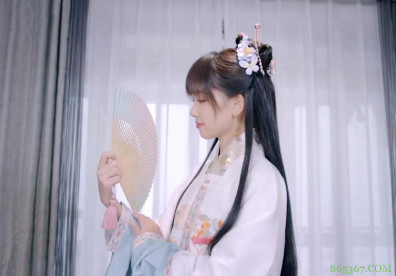 王冰冰又开新节目，B站播放第一，这是奔着千万粉丝去的啊