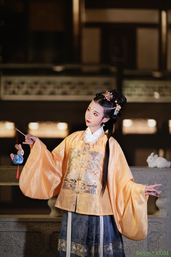 汉服穿搭: 不知天上宫阙,今夕是何年