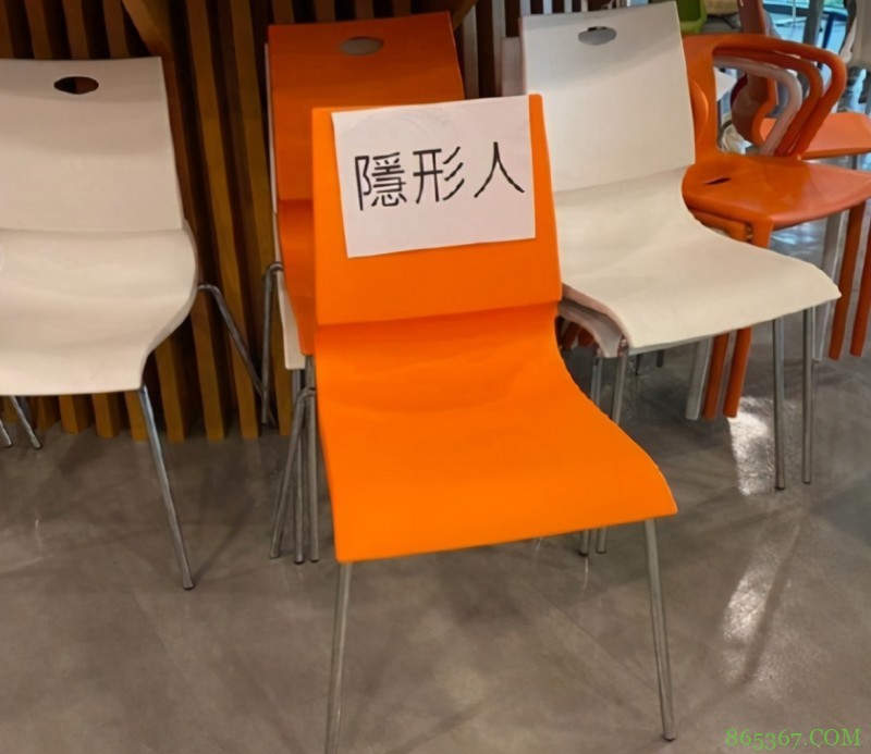 网友分享的几个神COS,隐形人我觉得还好,游戏王那个可太秀了