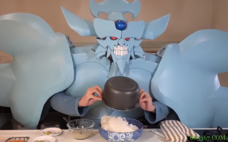 网友分享的几个神COS,隐形人我觉得还好,游戏王那个可太秀了