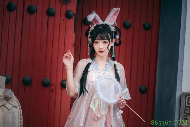 Lolita:坠落在人间的小兔子