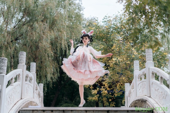 Lolita:坠落在人间的小兔子