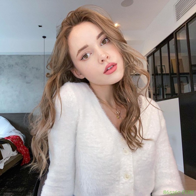 颜值即是正义!加拿大妹宛如真人版洋娃娃精致美颜X白皙肌肤充满仙气