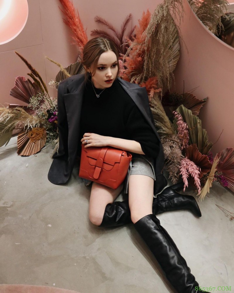 颜值即是正义!加拿大妹宛如真人版洋娃娃精致美颜X白皙肌肤充满仙气