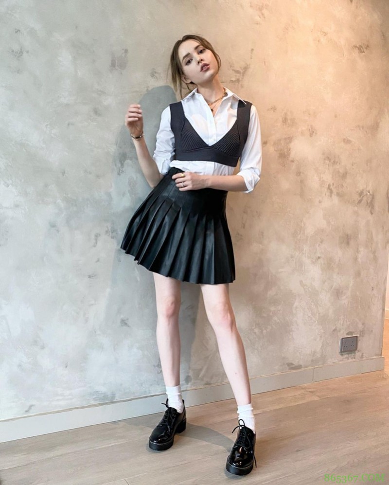 颜值即是正义!加拿大妹宛如真人版洋娃娃精致美颜X白皙肌肤充满仙气