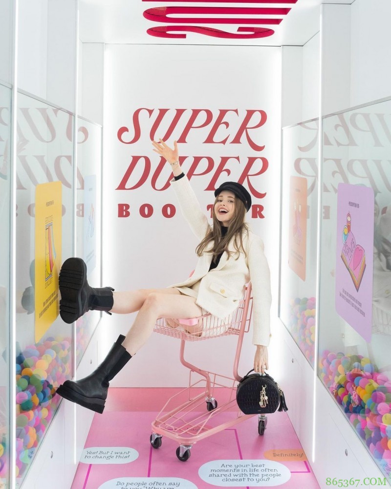 颜值即是正义!加拿大妹宛如真人版洋娃娃精致美颜X白皙肌肤充满仙气