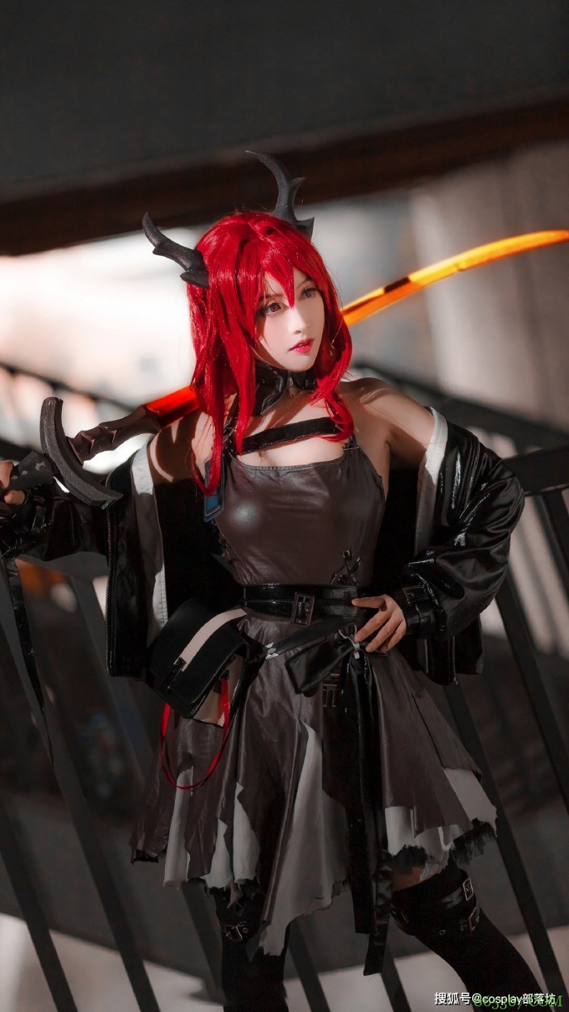 cos:明日方舟史尔特尔漫展cos正片@酒酱