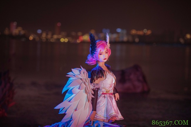 cos：湖边夜景下的天鹅之梦