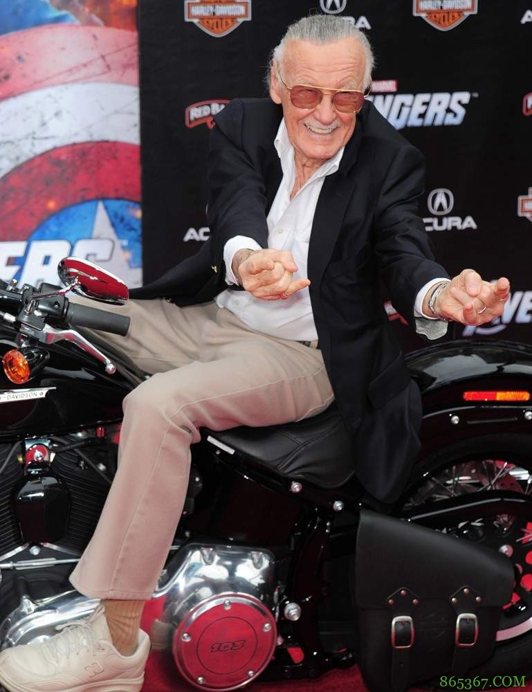 漫威之父斯坦李去世享年95岁 众星发文吊唁传奇漫画家