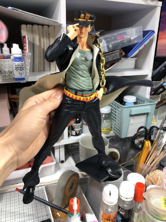 网友中奖了个JOJO手办，嫌太难看自己涂装了一遍，成品效果太惊艳