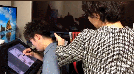 漫画家们为了工作太拼了,叫老妈拿枪逼着赶稿,睡工作室是常事