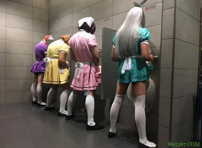 漫展的男厕为何变成了一个传说?推开门全是女装大佬是真的么?