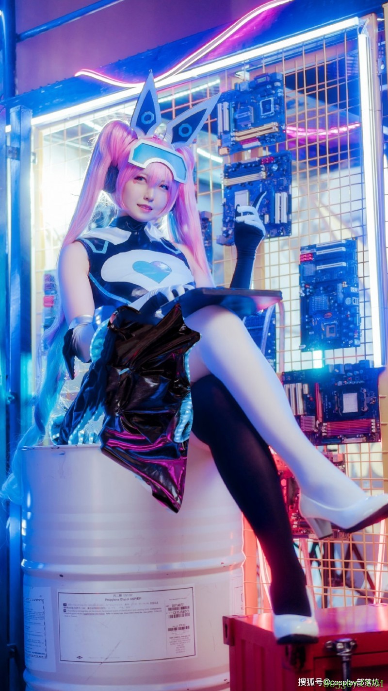 cos：王者荣耀安琪拉心灵骇客和妲己时之彼端