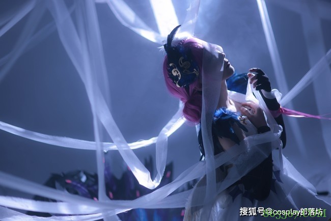 cos:王者荣耀小乔天鹅之梦cos正片@蓝璃