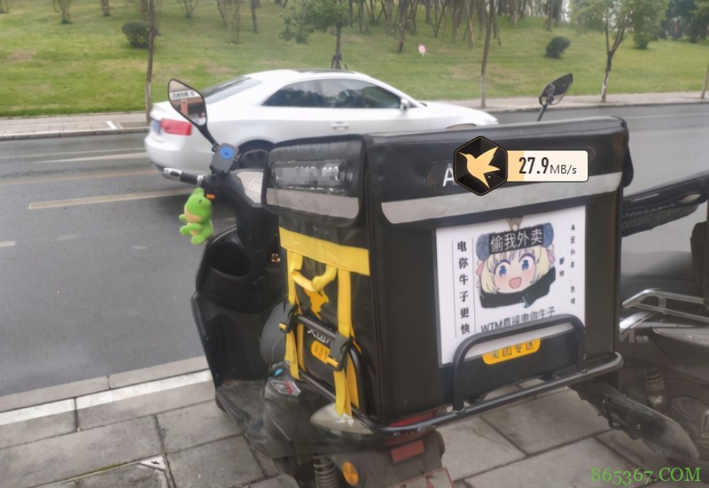 网上出现lo装外卖服,网友吐槽:不得不工作又不愿放弃梦想就这样