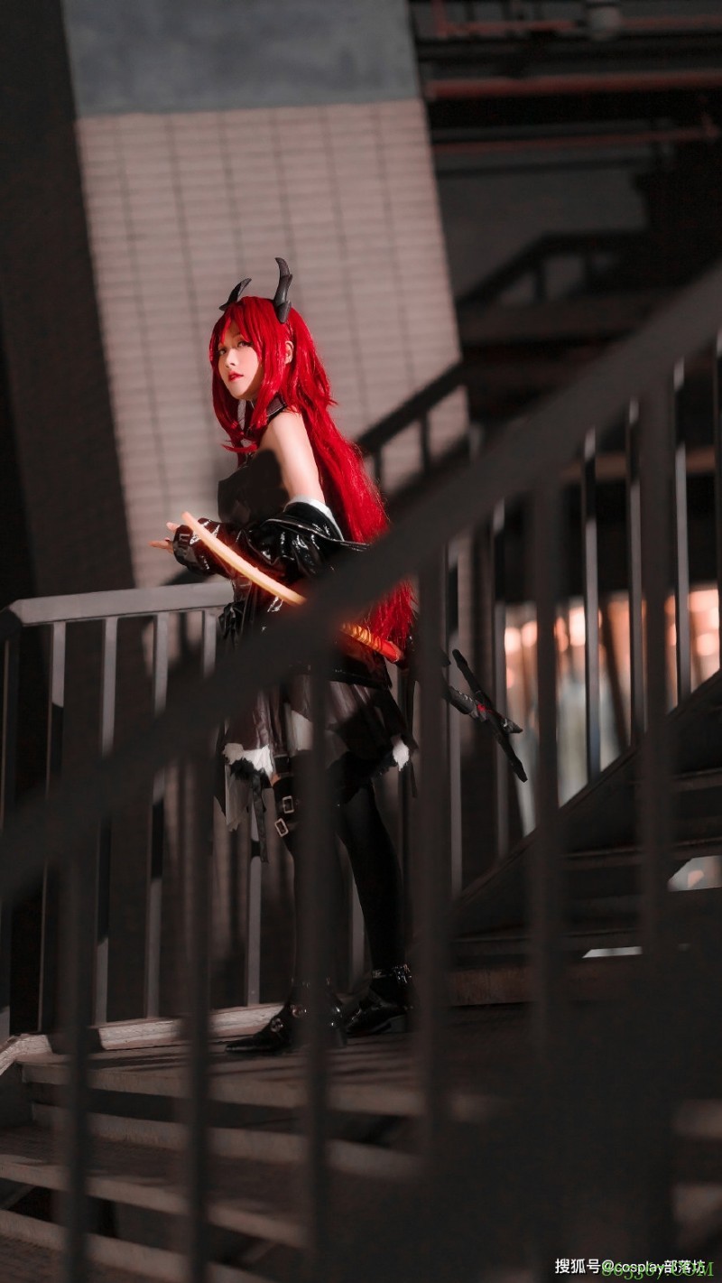 cos:明日方舟史尔特尔漫展cos正片@酒酱