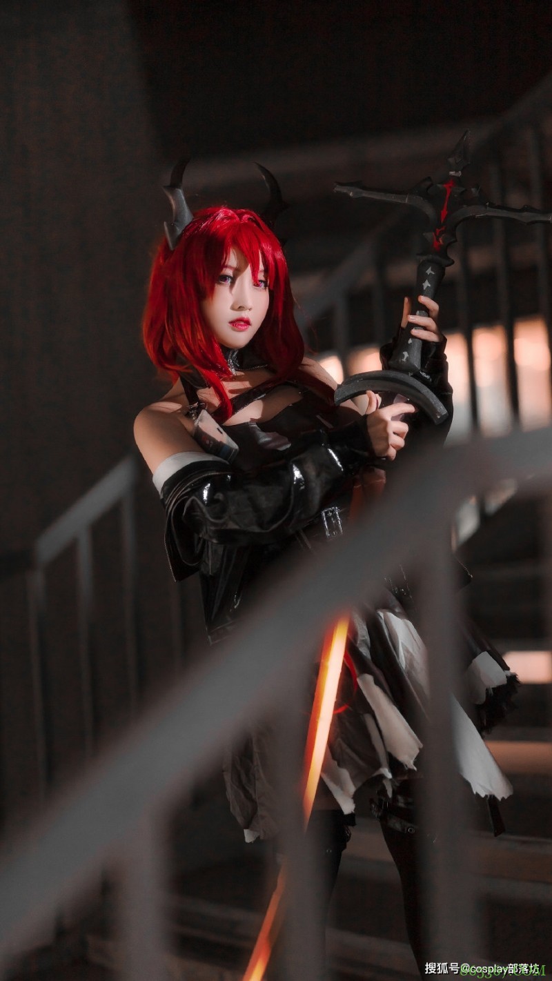 cos:明日方舟史尔特尔漫展cos正片@酒酱
