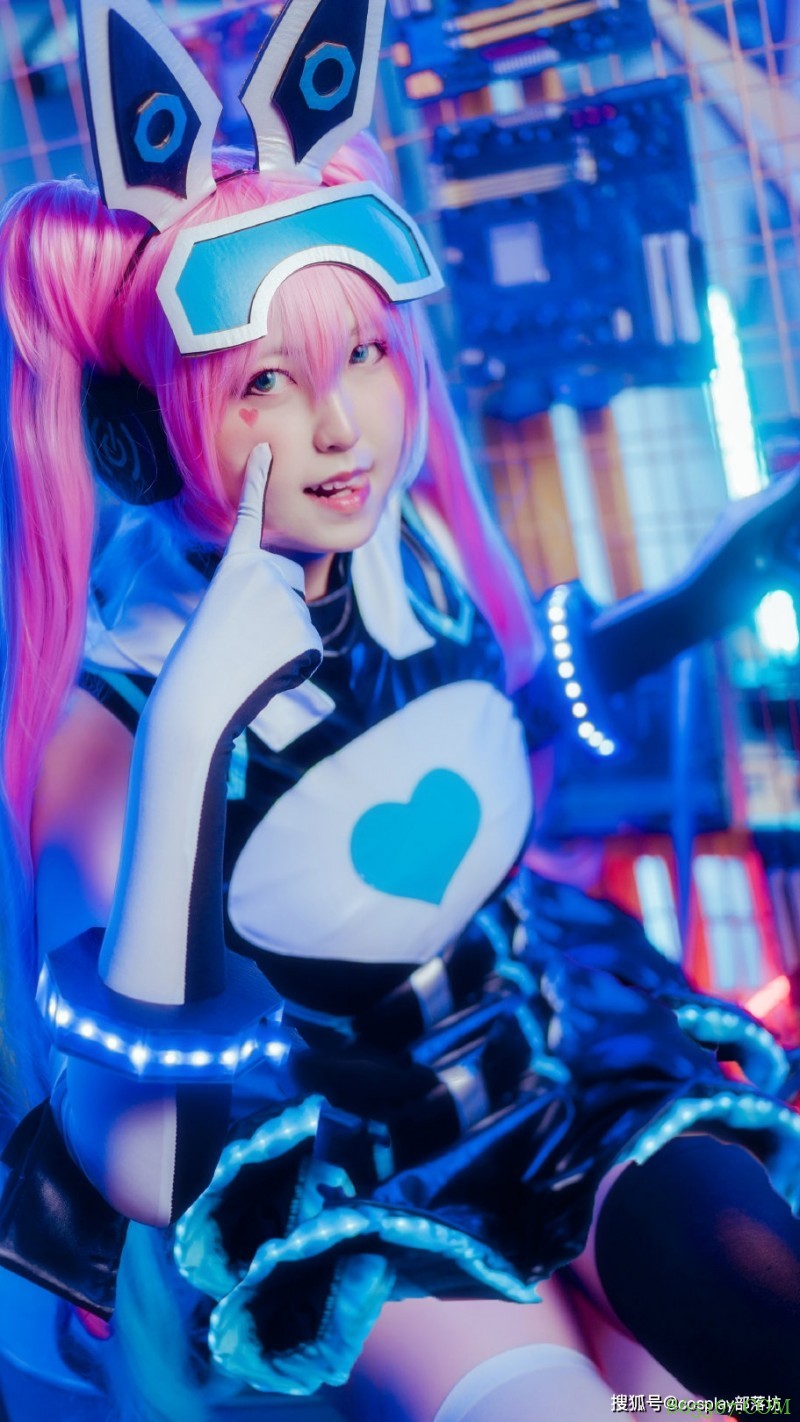 cos：王者荣耀安琪拉心灵骇客和妲己时之彼端