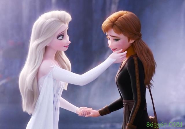 骑白马的不一定是王子,也可能是艾莎女王,谁能拒绝她的魅力呢?