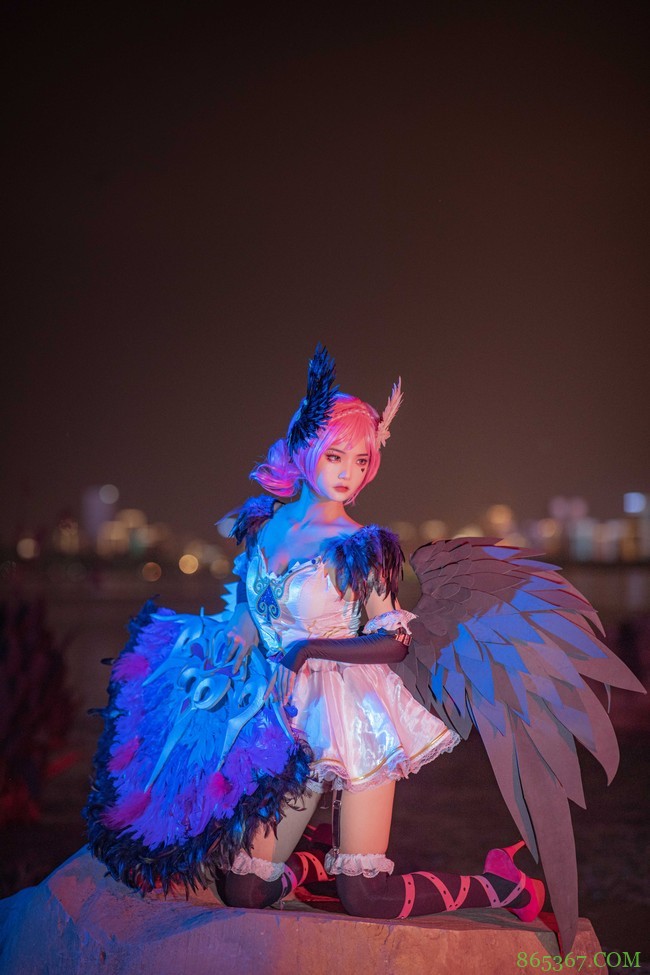 cos：湖边夜景下的天鹅之梦