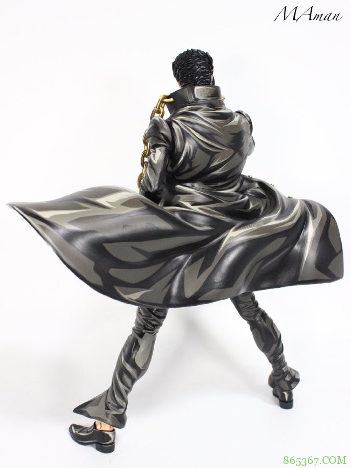 网友中奖了个JOJO手办，嫌太难看自己涂装了一遍，成品效果太惊艳