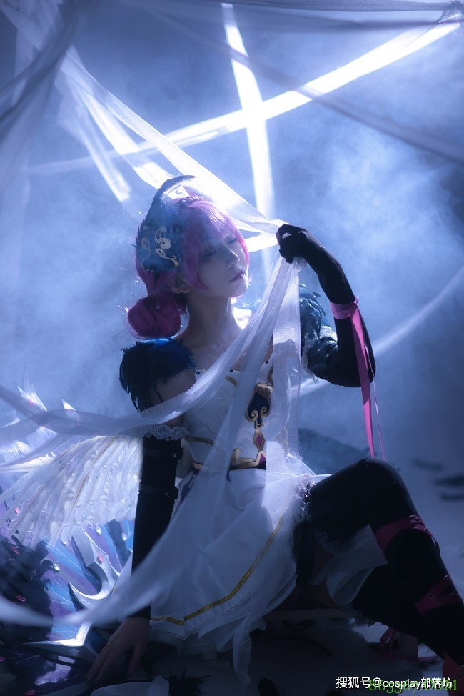 cos:王者荣耀小乔天鹅之梦cos正片@蓝璃