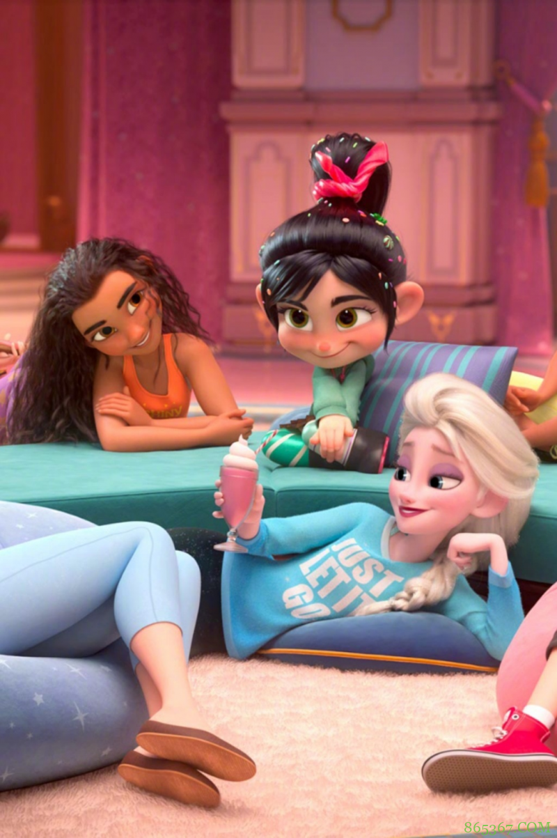 迪士尼公主们在家时都穿啥?木兰穿得像学生,艾莎胸前的字很亮眼